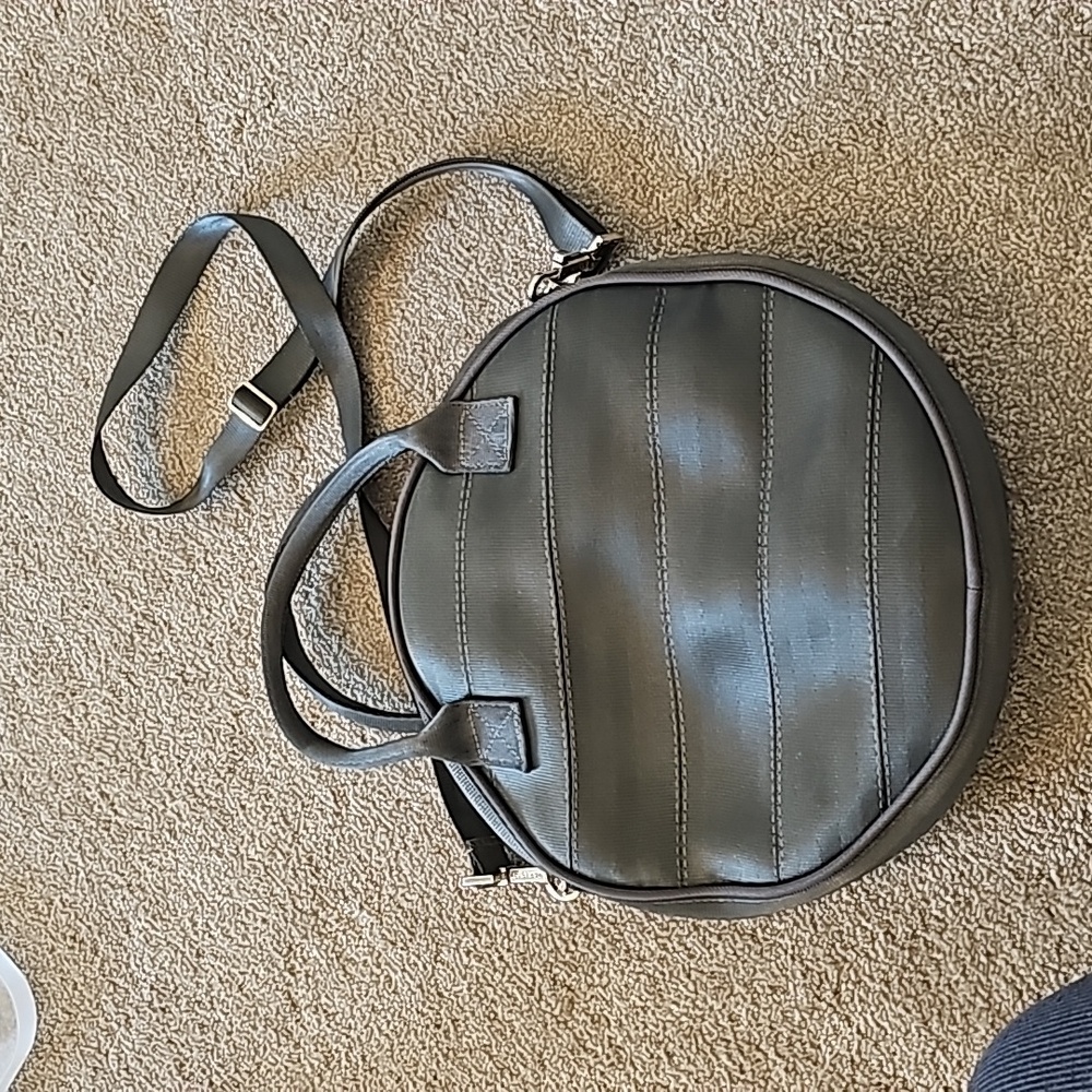 Harvey's Seatbelt Storm Circle bag